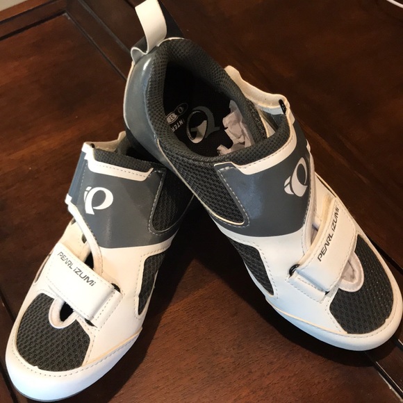 Pearl Izumi Shoes - Women’s Pearl Izumi cycling shoes 🌿🚴🏻‍♀️🌱